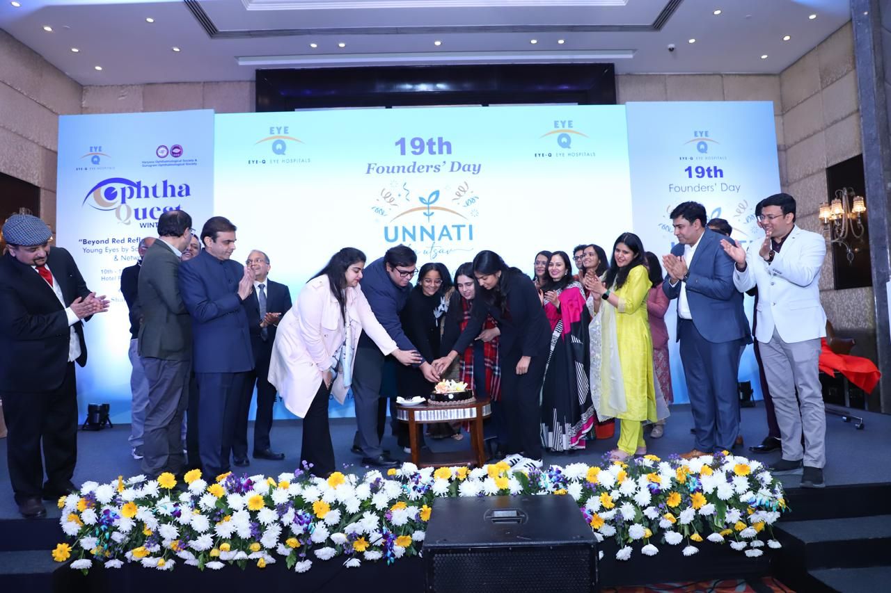 Cake cutting ceremony at the 19th Founders' Day celebration